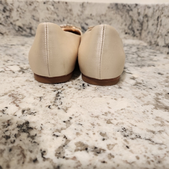 Badgley Mischka Womens Cream Satin Jeweled Wedding Party Flats Size 8.5m - Picture 10 of 12